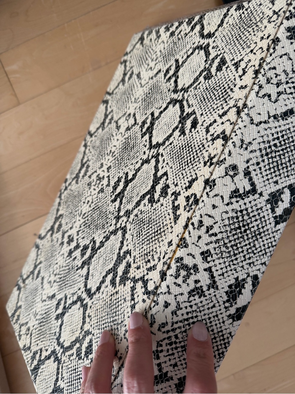 🗽CB2 Snake-Print Rectangular Tray - Picture 3 of 3